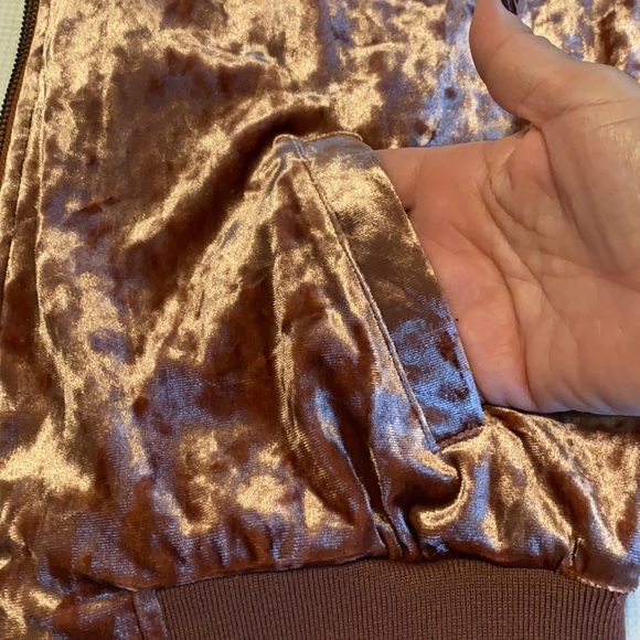 Mossimo Woman’s Bomber Velvet Jacket Size XS Plush Plum Front Zipper - Picture 10 of 11